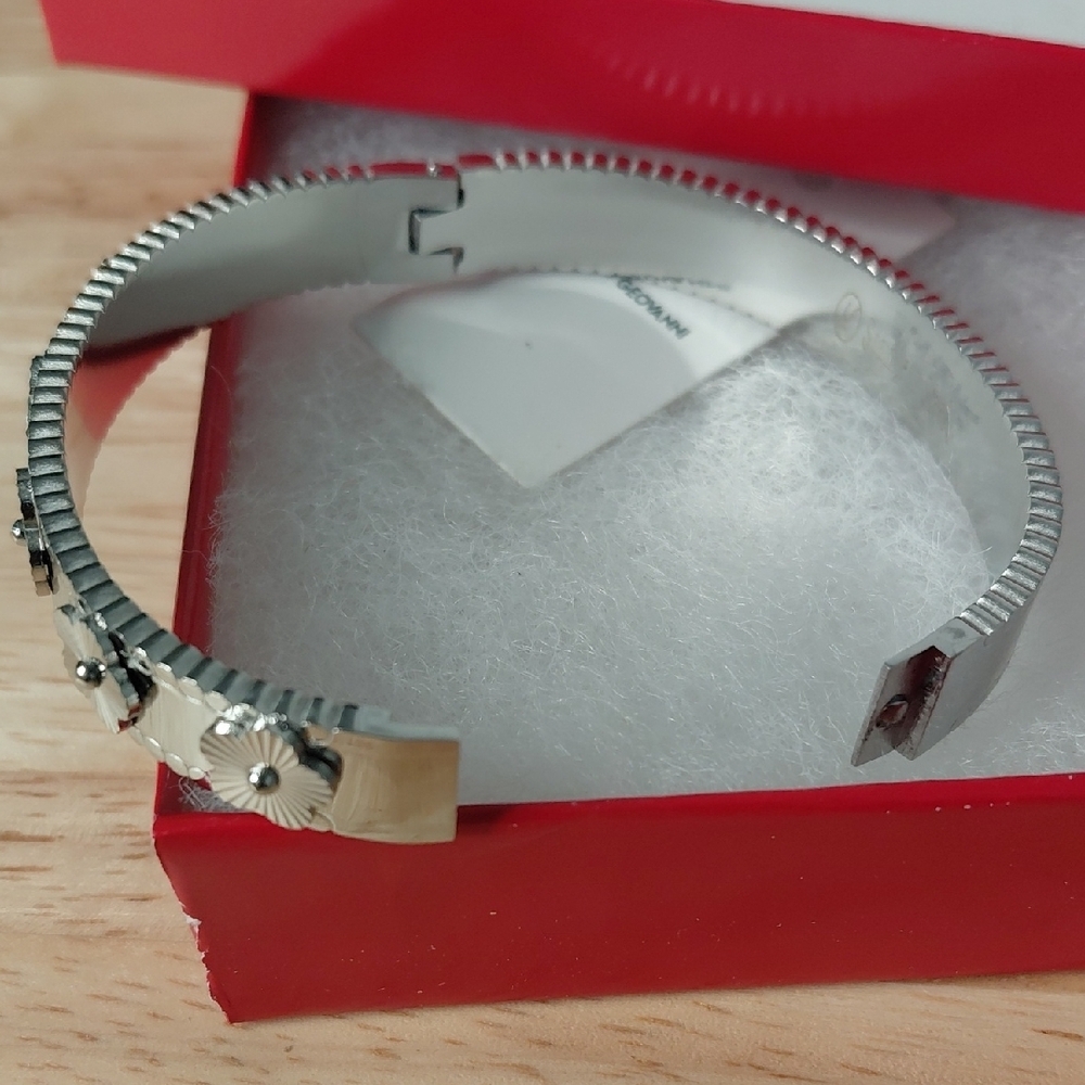 Stainless Steel Floral Women's Bracelet - Picture 5 of 6